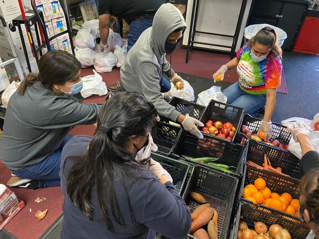 Preparación de canastas de alimentos
